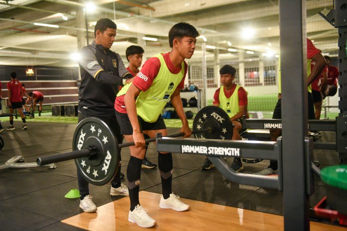 Timnas Indonesia U-17 saat menjalani latihan fisik untuk persiapan Piala Dunia U-17 2023