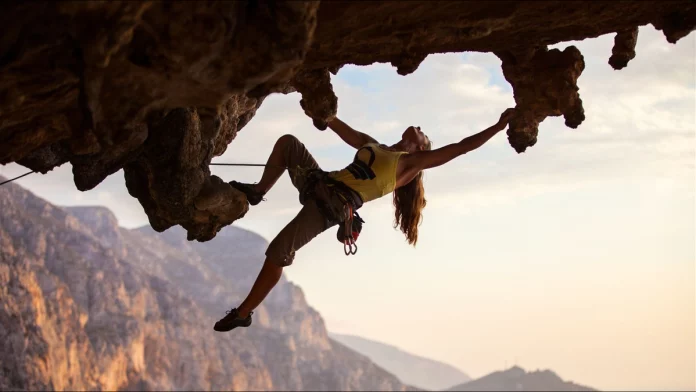 Jenis rock climbing ini perlu diketahui pemanjat pemula. (Photobac/Shutterstock)