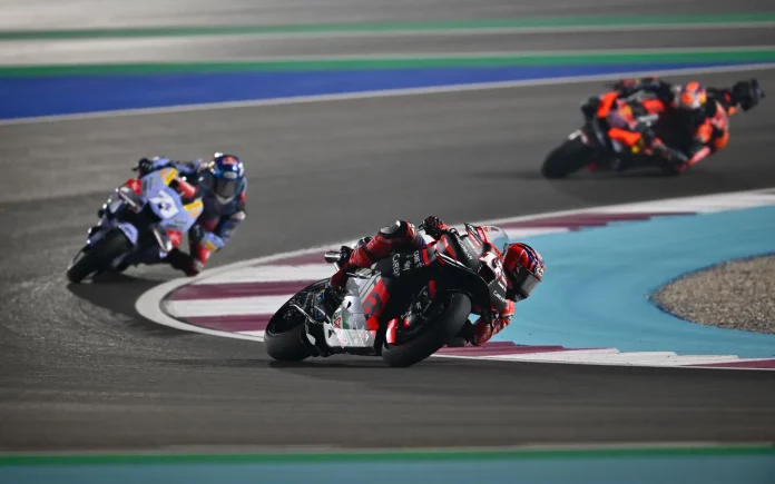 Maverick Vinales menduduki posisi puncak dalam sesi Warm Up MotoGP Qatar 2023. (MotoGP)