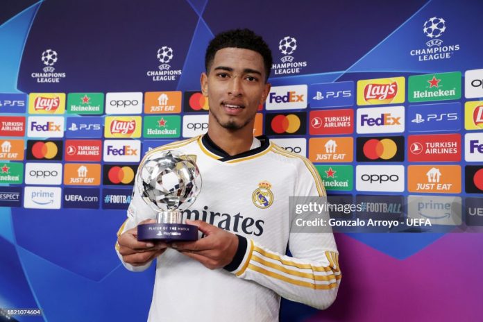 MADRID, SPAIN - NOVEMBER 29: Jude Bellingham of Real Madrid poses for a photo with the PlayStation Player Of The Match award after the team's victory in the UEFA Champions League match between Real Madrid and SSC Napoli at Estadio Santiago Bernabeu on November 29, 2023 in Madrid, Spain. (Photo by Gonzalo Arroyo - UEFA/UEFA via Getty Images)