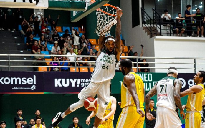 Borneo Hornbills berhasil mengamankan tiket playoff terakhir di IBL 2024 usai raih kemenangan telak 93-74 atas Kesatria Bengawan Solo di GOR Laga Tangkas. (Foto: IBL)