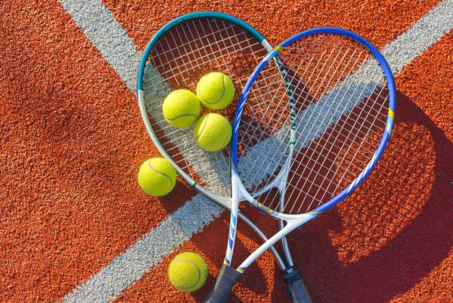 Peraturan set dan scoring tenis lapangan.