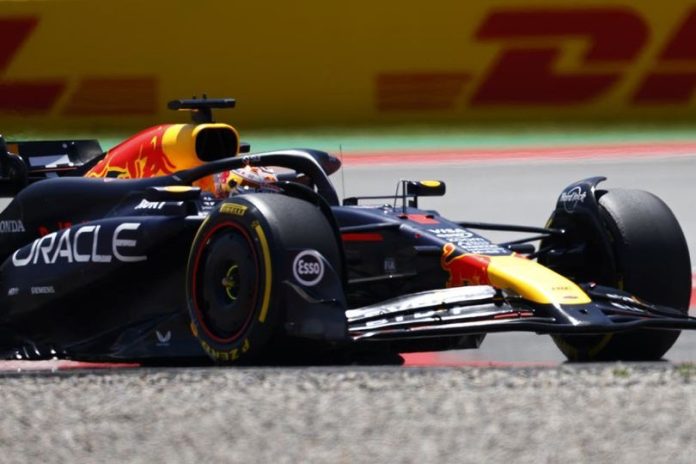 Jadwal siaran langsung dan live streaming F1 GP Austria 2024 yang mulai berlangsung di Sirkuit Red Bull Ring, Spielberg hari ini, Jumat hingga Minggu, 28-30 Juni 2024. (Foto: AP Photo/Joan Monfort)