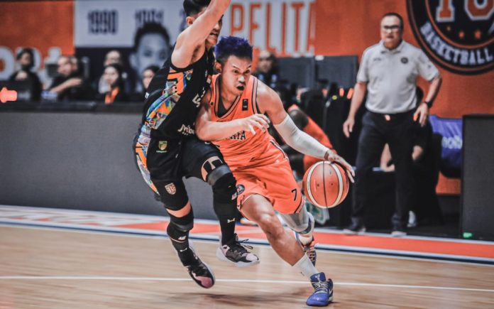 Pelita Jaya kemenangan mutlak 2-0 di babak pertama playoff IBL 2024 dengan mengalahkan Bali United Basketball 82-71. (Foto: IBL)