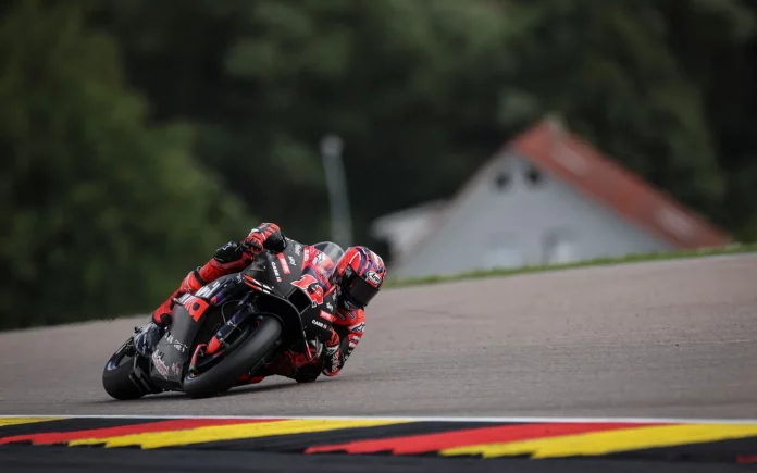 Hasil sesi practice MotoGP Jerman 2024. Pembalap Aprilia Racing, Maverick Vinales berhasil mencatatkan rekor lap dengan waktu 1:19,622 pada sesi practice GP Jerman di Sirkuit Sachsenring yang berlangsung Jumaat (5/7). (Foto: MotoGP)