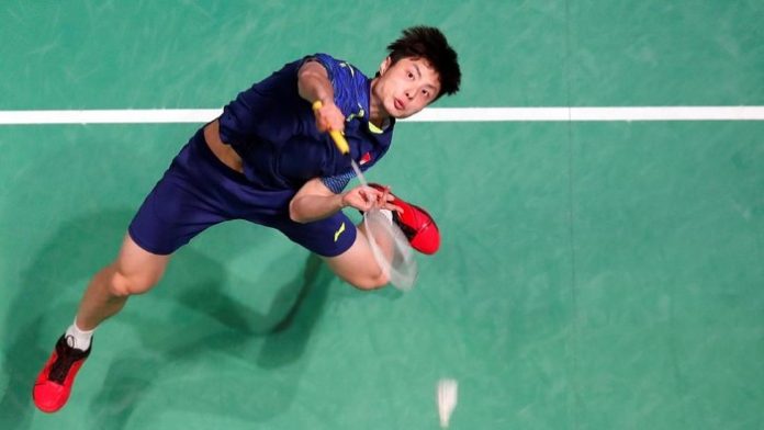 Shi Yuqi dari China memimpin daftar peringkat dunia bulutangkis BWF untuk kategori tunggal putra. (Foto: Reuters/Peter Cziborra)