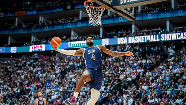 LeBron James raih gelar MVP usai mengatarkan AS pertahanakan medali emas di laga final basket putra Olimpiade Paris 2024. (Foto: FIBA)