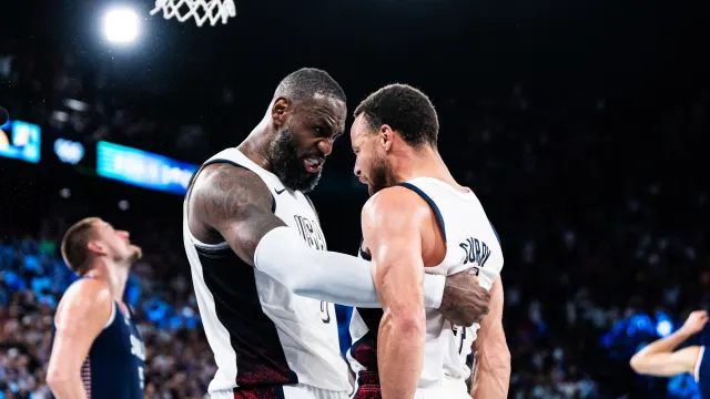 Amerika Serikat sukses melaju ke final usai kalahkan Serbia di laga babak semifinal basket putra Olimpiade 2024. (Foto: FIBA)