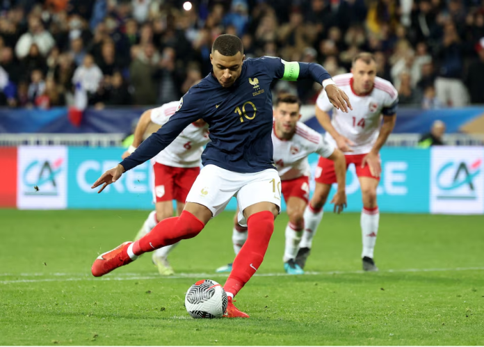 Prancis vs Italia (Foto: Reuters/Claudia Greco)