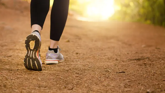 Olahraga Jalan Kaki (Foto: iStock)